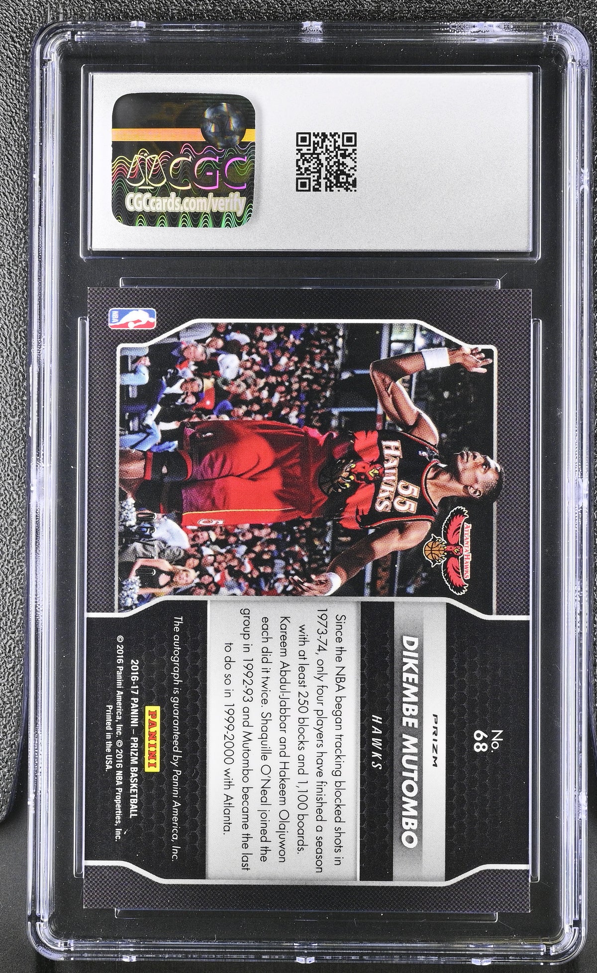 2016-17 Panini Prizm Dikembe Mutombo Gold /10 Autographs #68 CGC 9.5 Rockets